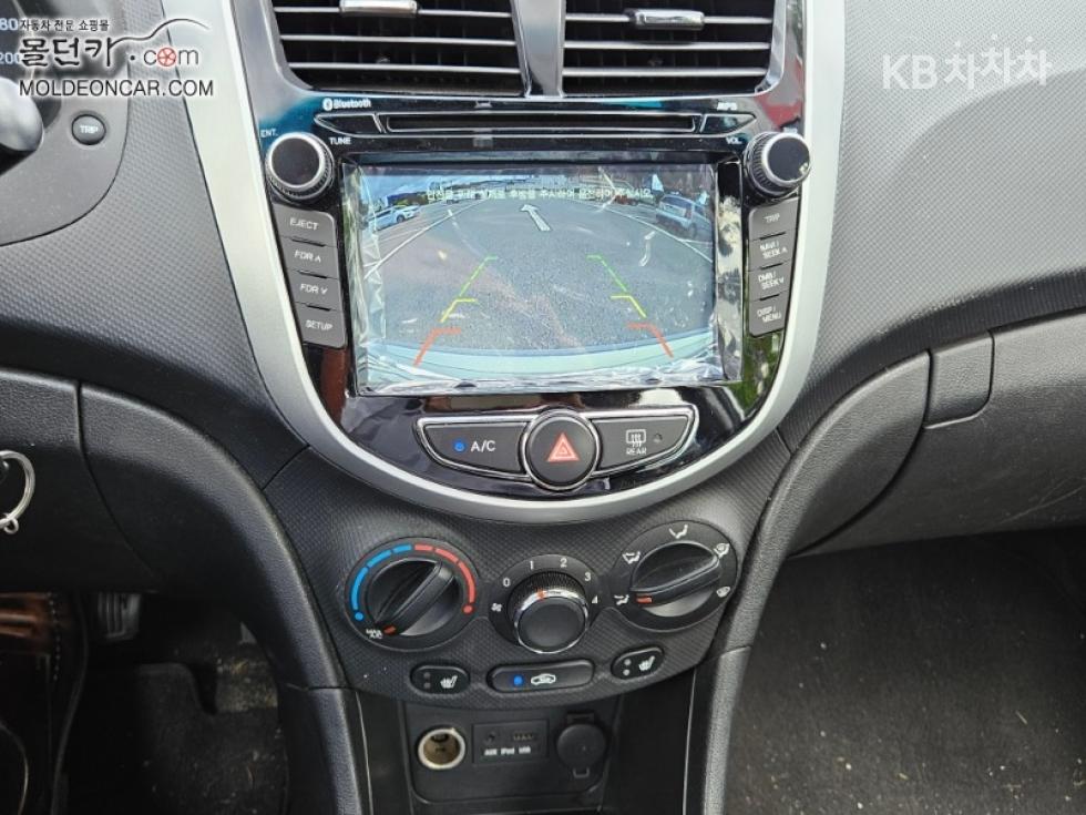 2012 - hyundai accent