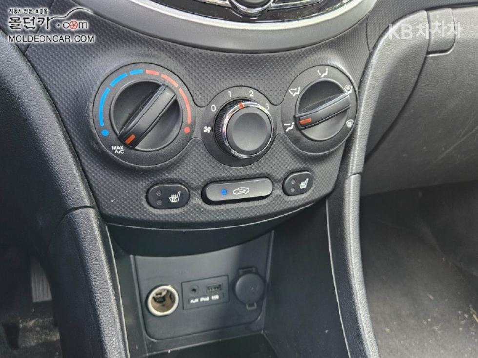 2012 - hyundai accent