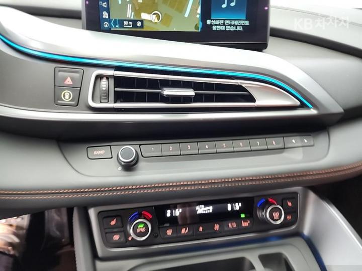 BMW i8 1.5 Roadster Basic - фото 10