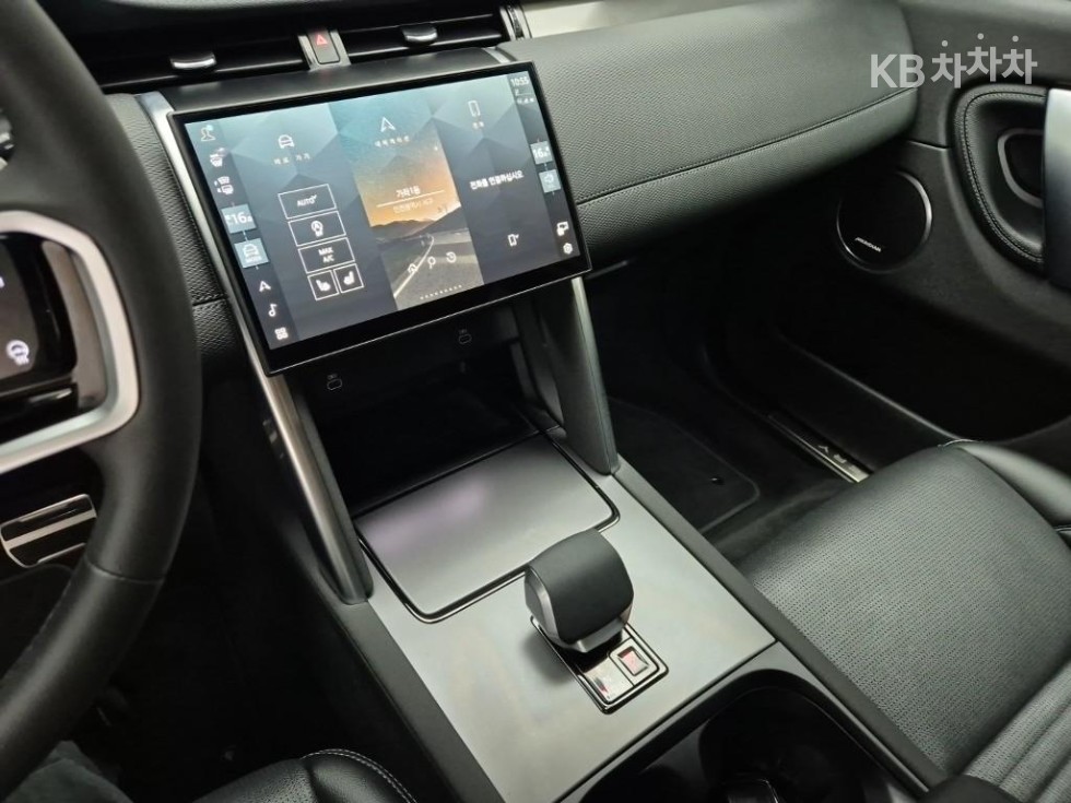 2025 - land rover discovery