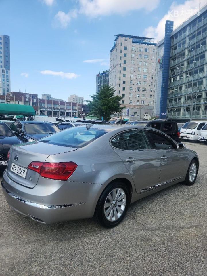Kia K7 VG240 Deluxe Special 4