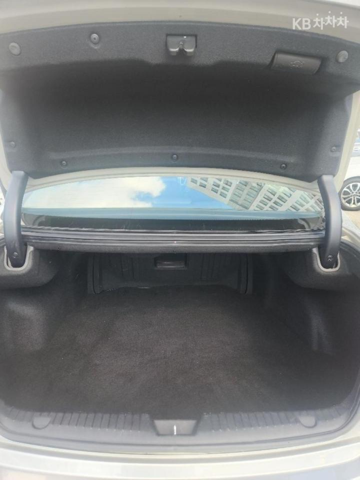 Kia K7 VG240 Deluxe Special 6