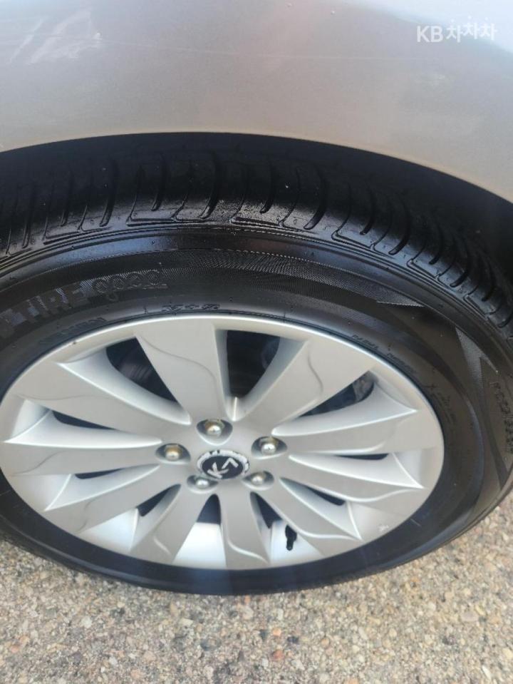 Kia K7 VG240 Deluxe Special 7