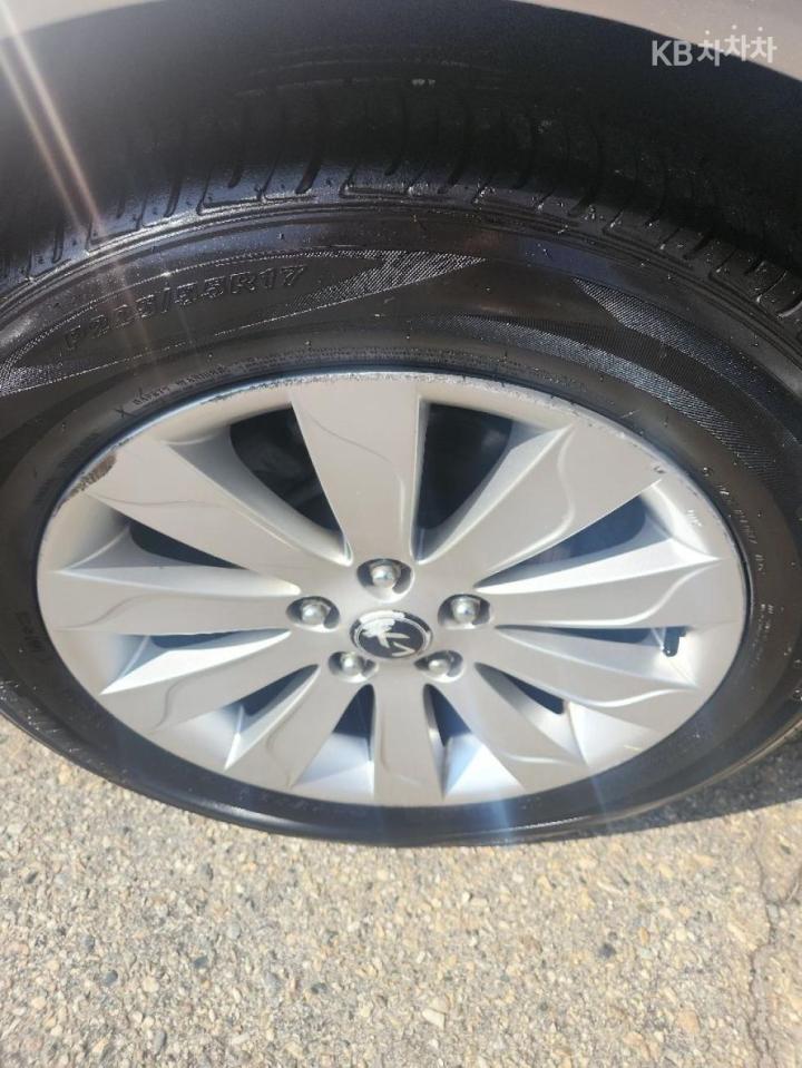 Kia K7 VG240 Deluxe Special 8