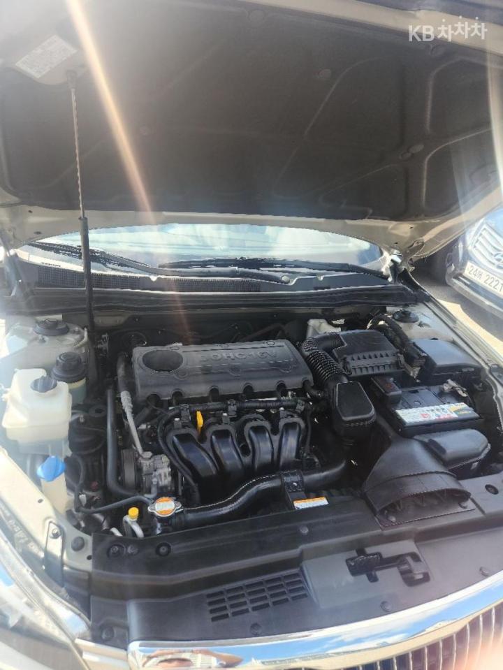 Kia K7 VG240 Deluxe Special 9