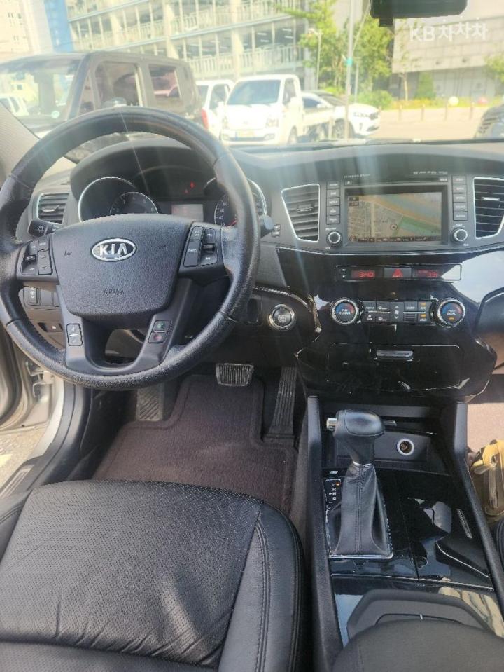 Kia K7 VG240 Deluxe Special 10