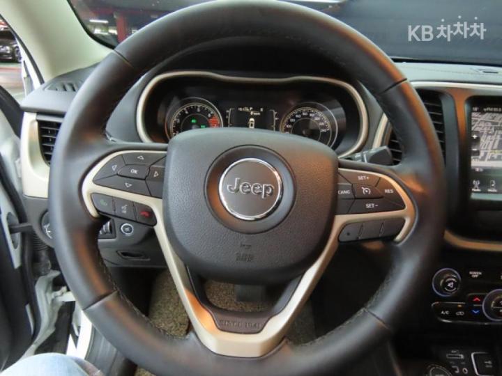 Jeep Cherokee KL 2.4 Gasoline AWD Longitude 8