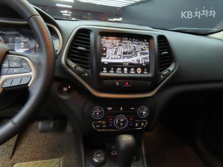 Jeep Cherokee KL 2.4 Gasoline AWD Longitude 9