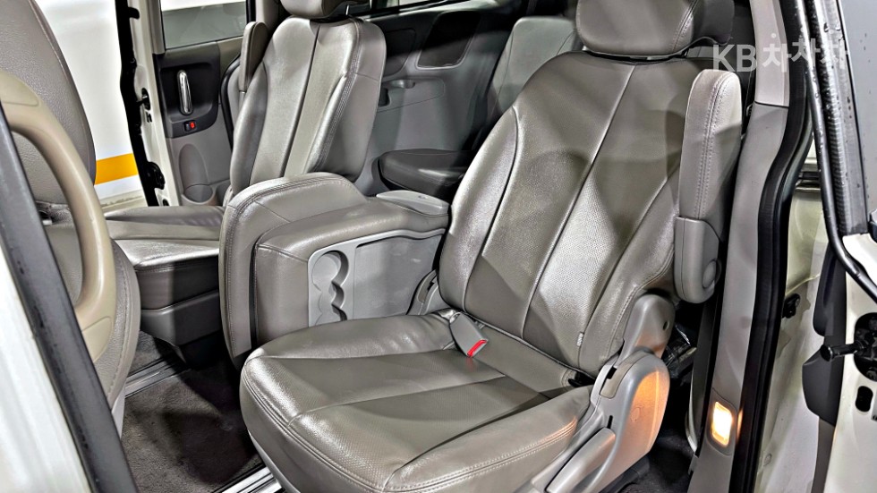 2012 - kia carnival