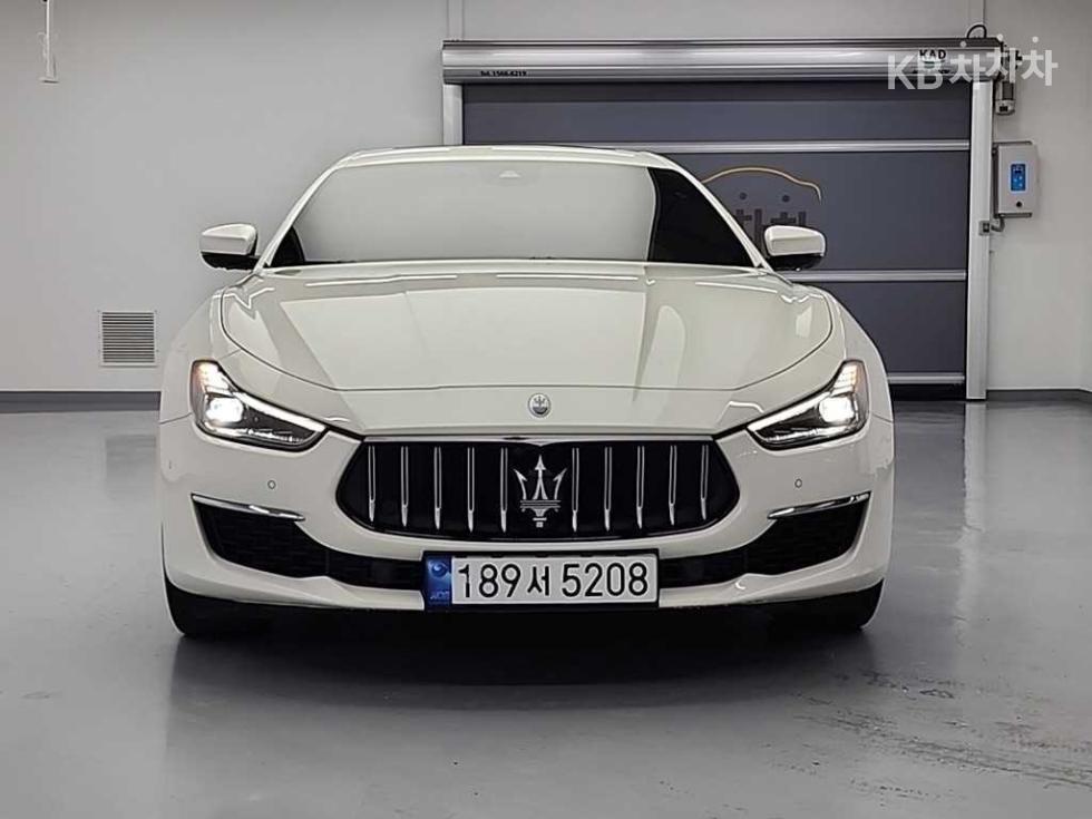 2022 - maserati ghibli