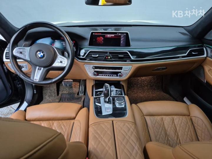 BMW 7 Series G11 740Li xDrive M Sport 6