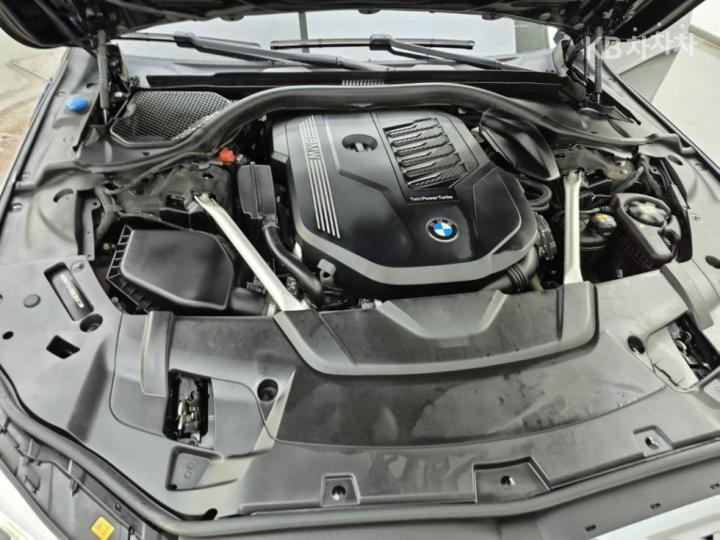 BMW 7 Series G11 740Li xDrive M Sport 7