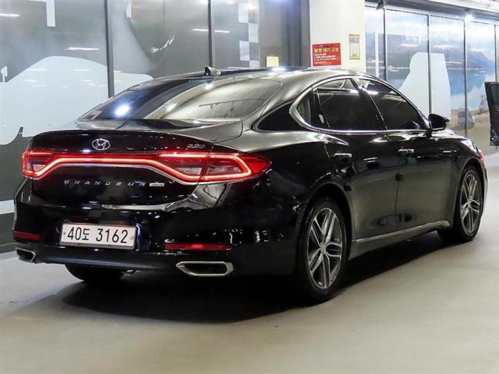 Hyundai Grandeur Diesel 2.2 Premium Basic - фото 4