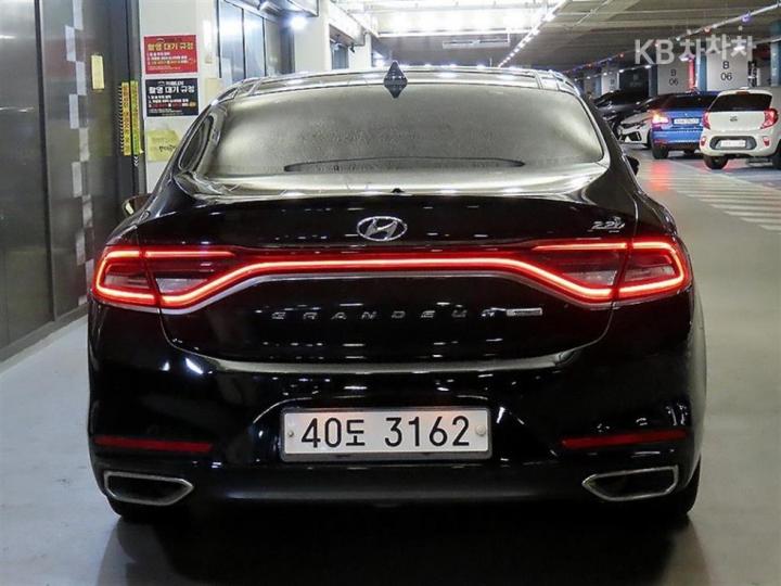 Hyundai Grandeur Diesel 2.2 Premium Basic - фото 5