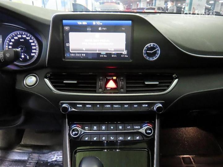 Hyundai Grandeur Diesel 2.2 Premium Basic - фото 11