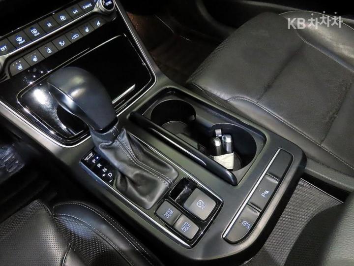 Hyundai Grandeur Diesel 2.2 Premium Basic - фото 12