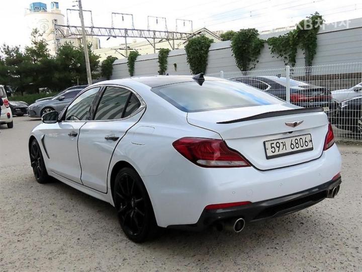 Genesis G70 2.2D Supreme 4