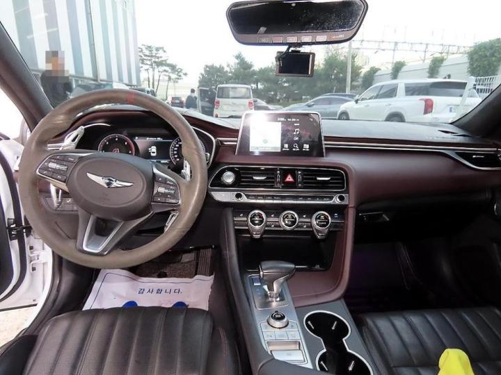 Genesis G70 2.2D Supreme 7