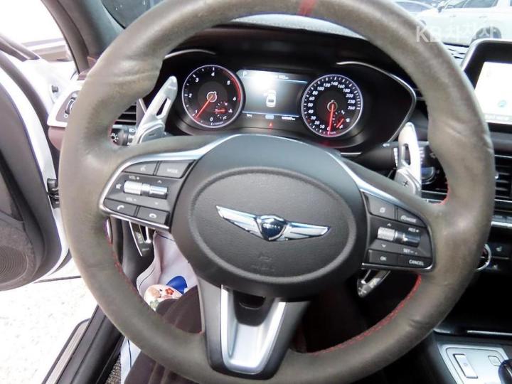 Genesis G70 2.2D Supreme 8