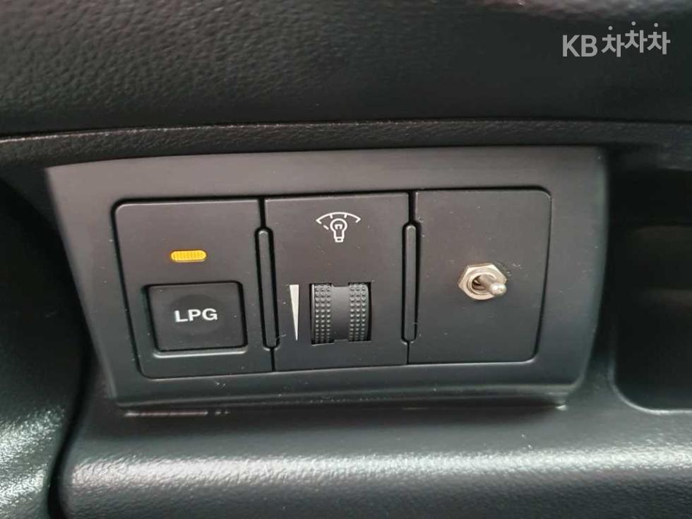 Kia Carens — miniaturë 6