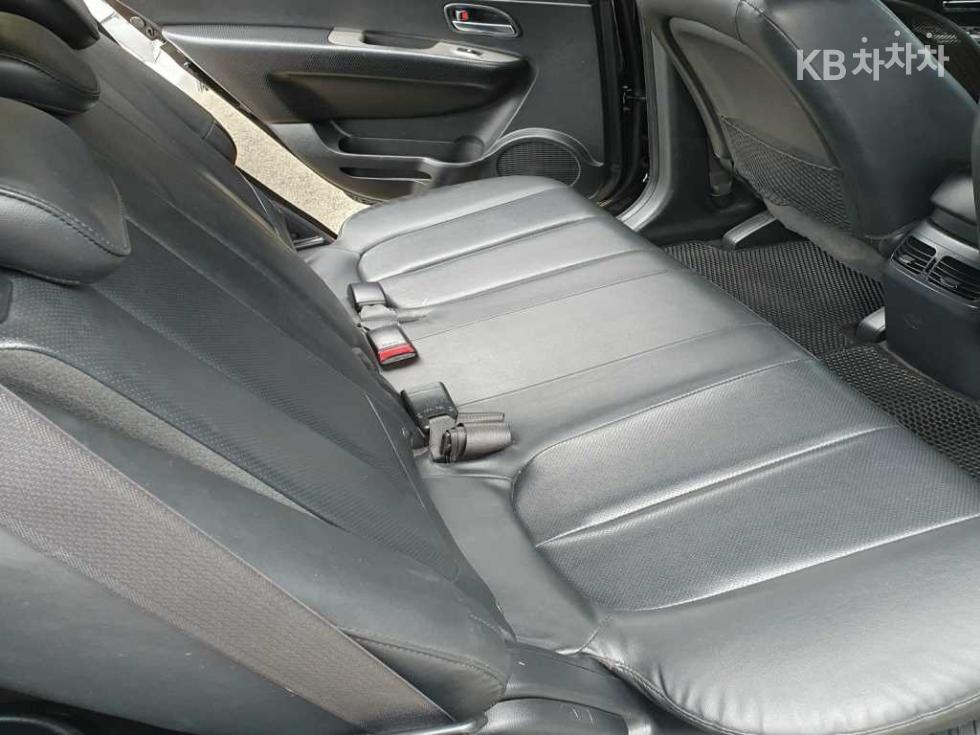 Kia Carens — miniaturë 7