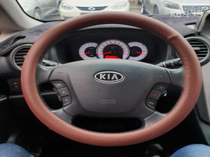 Kia Carens New 2.0 LPI GLX Top Model 10