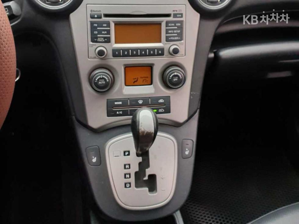 Kia Carens — miniaturë 10