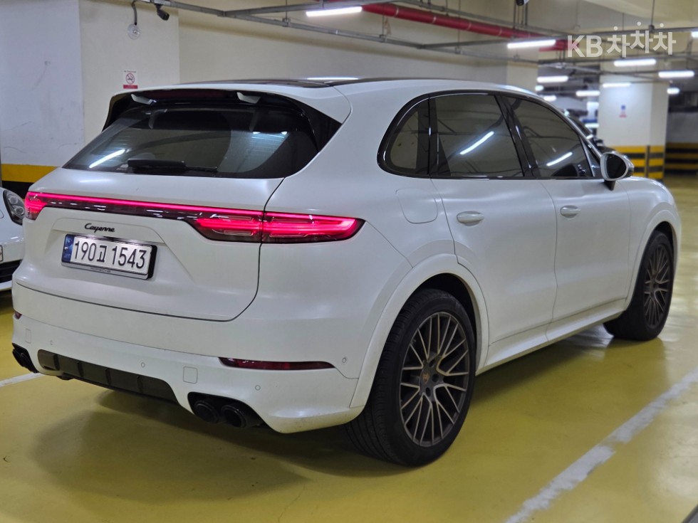 2023 - porsche cayenne
