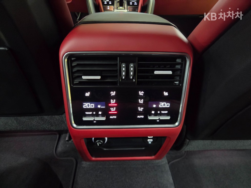 2023 - porsche cayenne