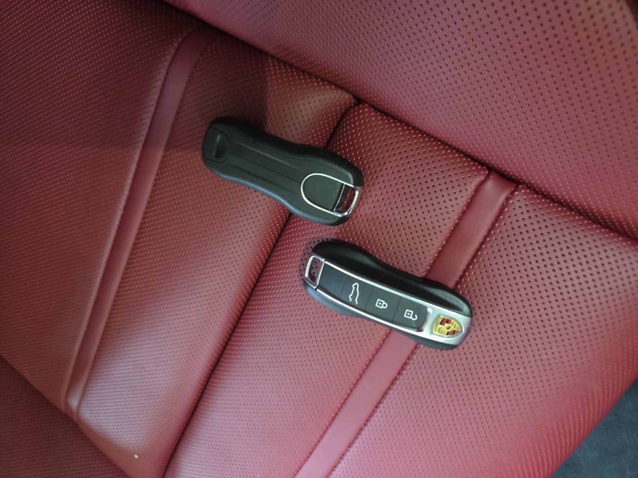 2023 - porsche cayenne