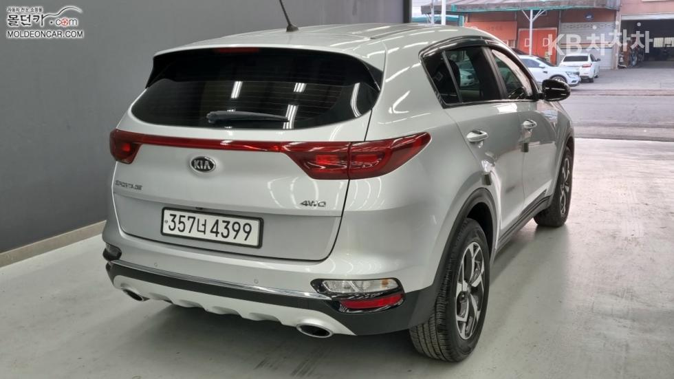 2021 - kia sportage