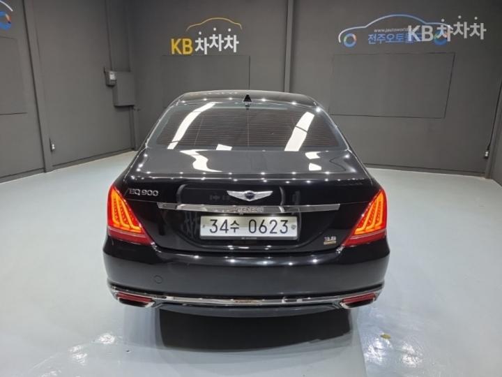 Genesis EQ900 3.8 GDI AWD Premium Luxury 4