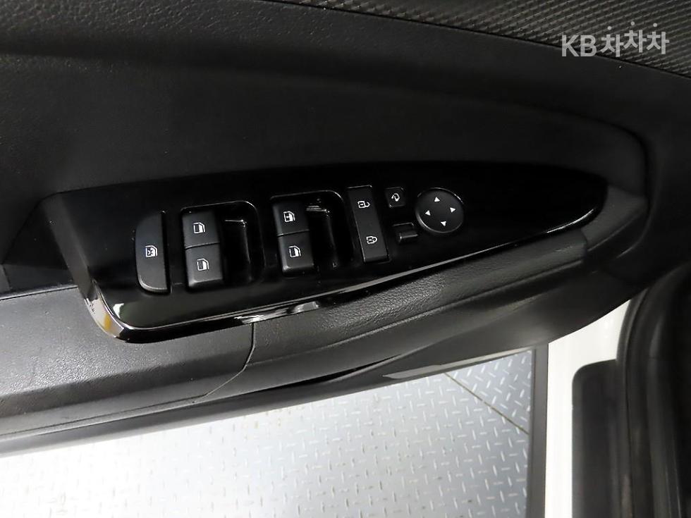 2022 - kia sportage