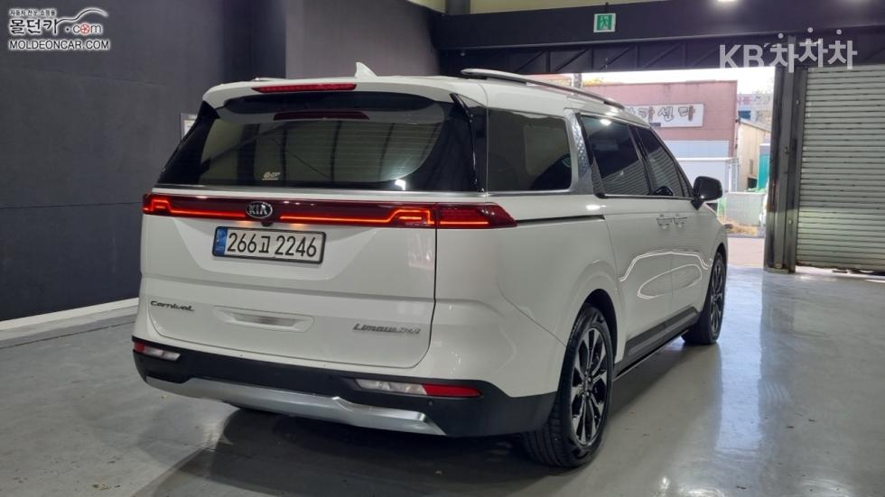 2021 - kia carnival