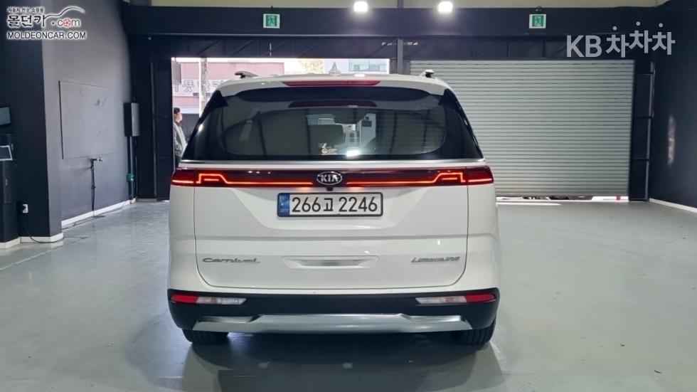 2021 - kia carnival