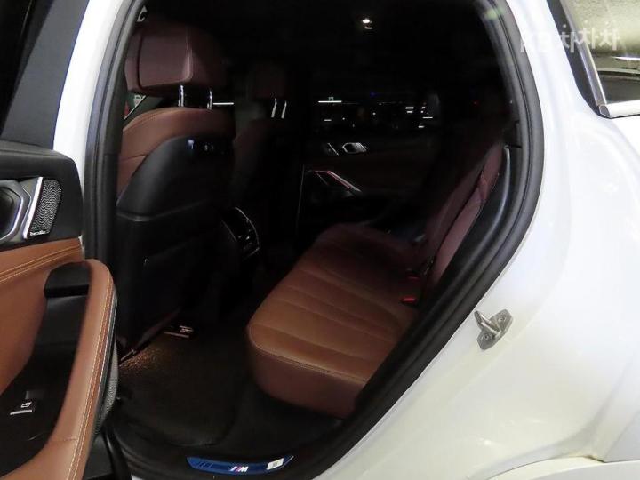 BMW X6 G06 xDrive 40i M Sport Package 8
