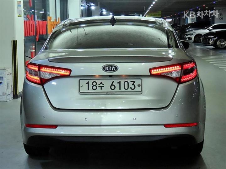 Kia K5 Hybrid Prestige 6