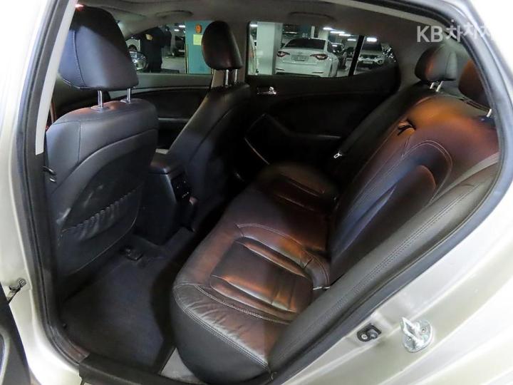 Kia K5 Hybrid Prestige 8