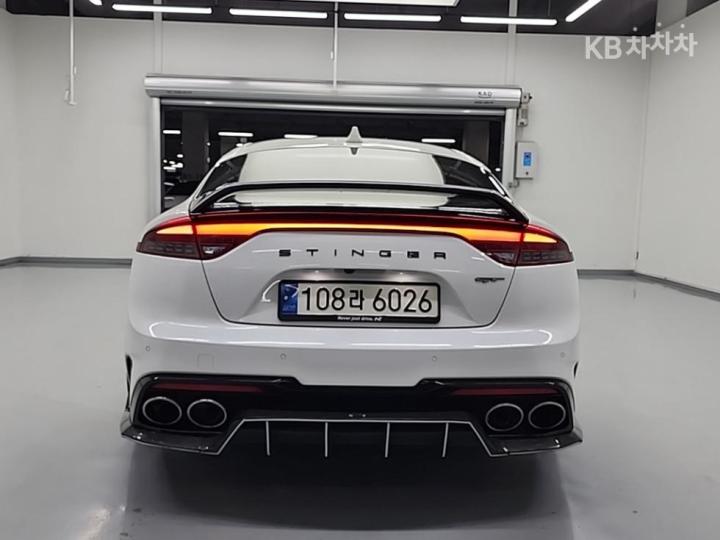 Kia Stinger Meister 3.3 Gasoline Turbo 2WD Acro Edition 4