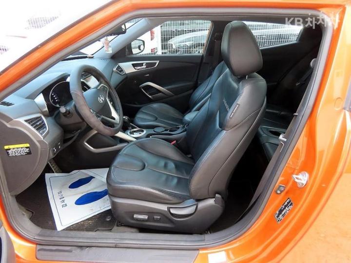 Hyundai Veloster Extreme 6