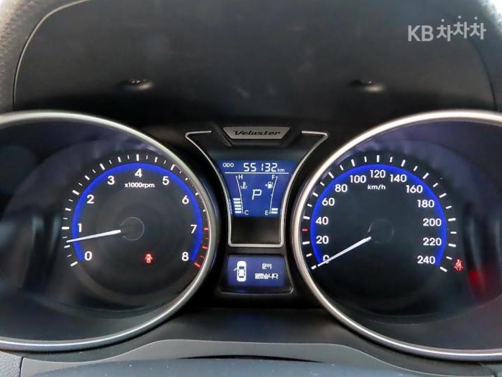 Hyundai Veloster Extreme 10