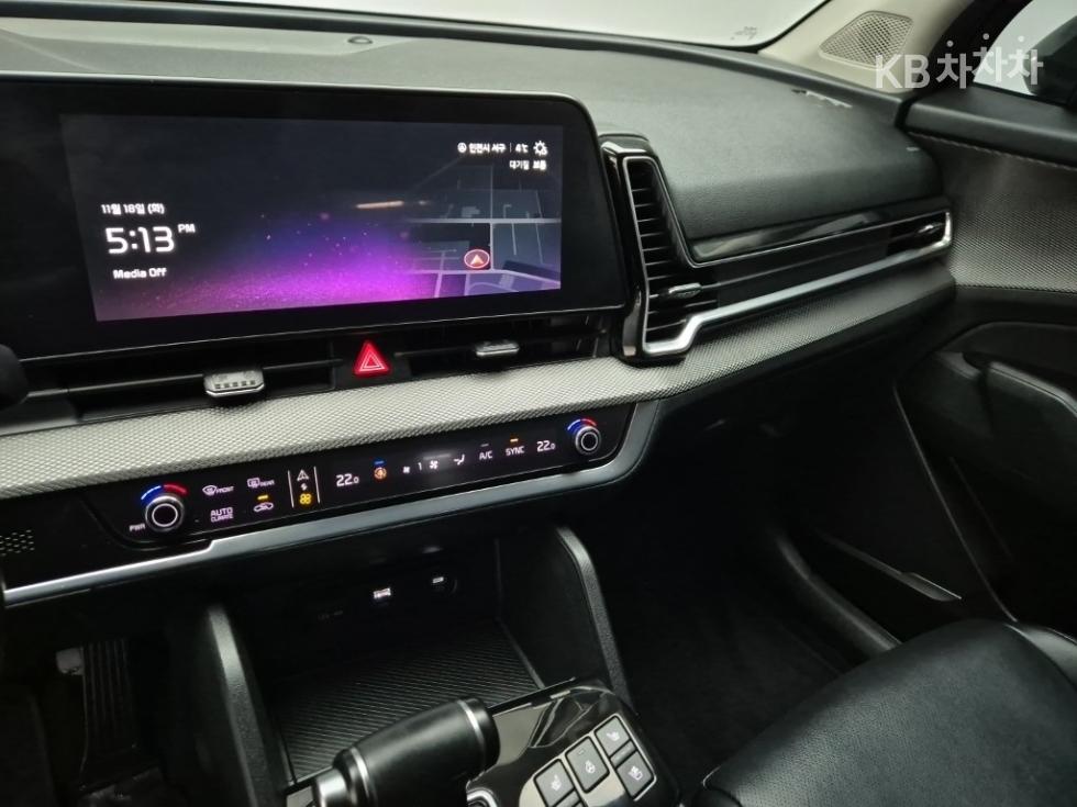 2022 - kia sportage