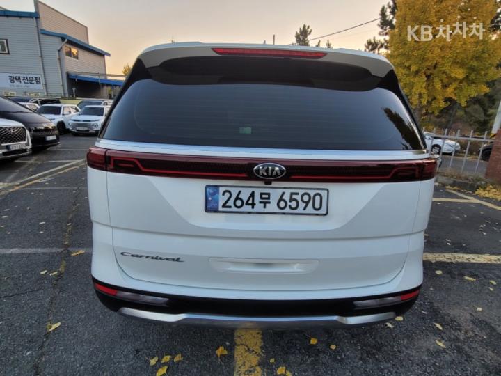 Kia Carnival D2.2 Prestige 4