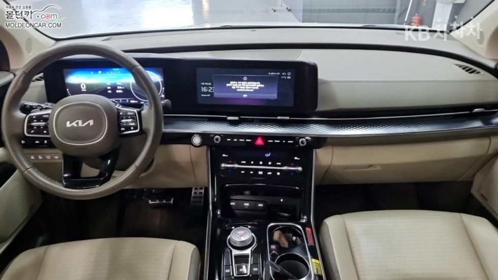 2023 - kia carnival