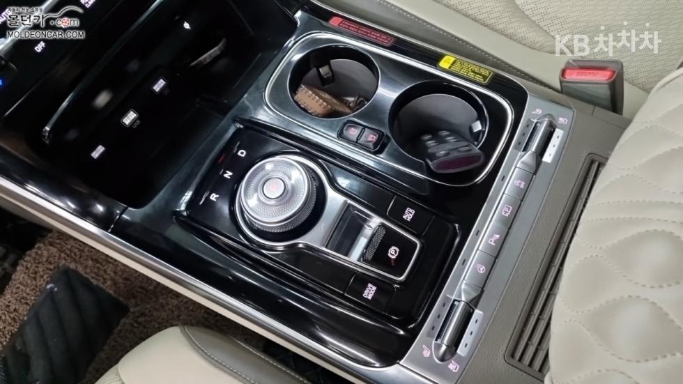 2023 - kia carnival