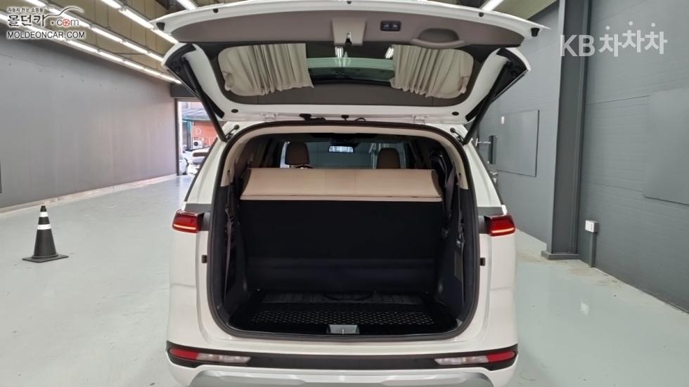2023 - kia carnival