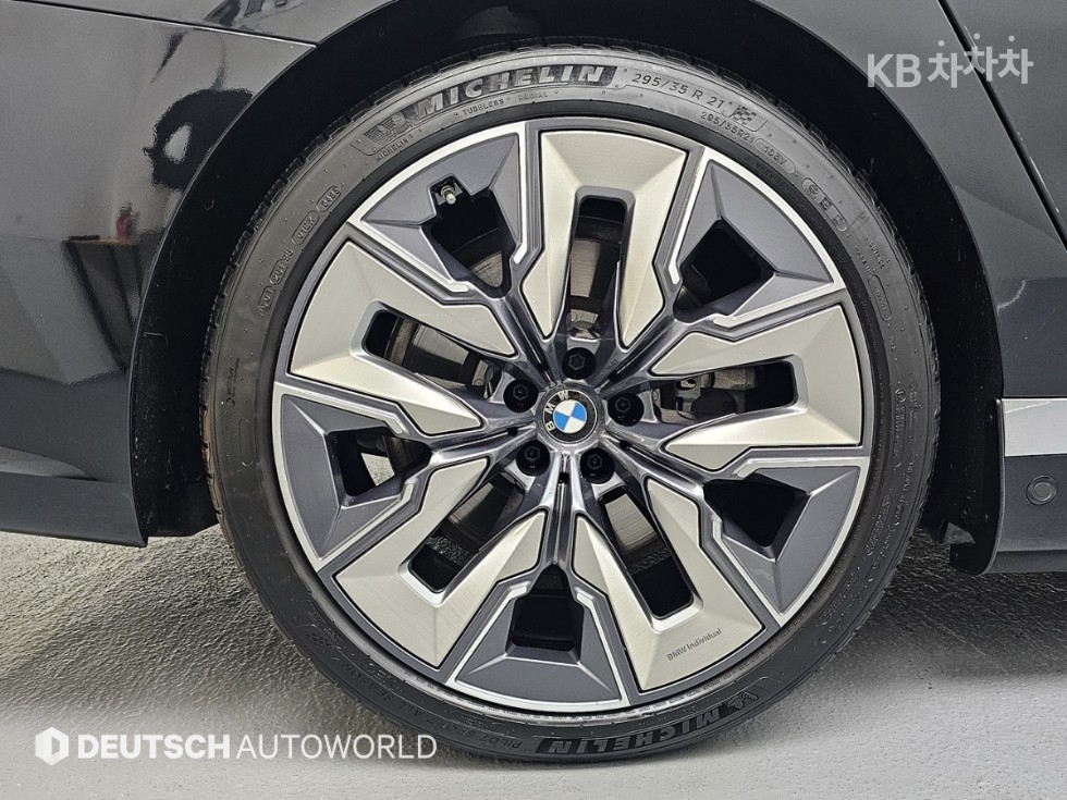 BMW i7 — miniaturë 5