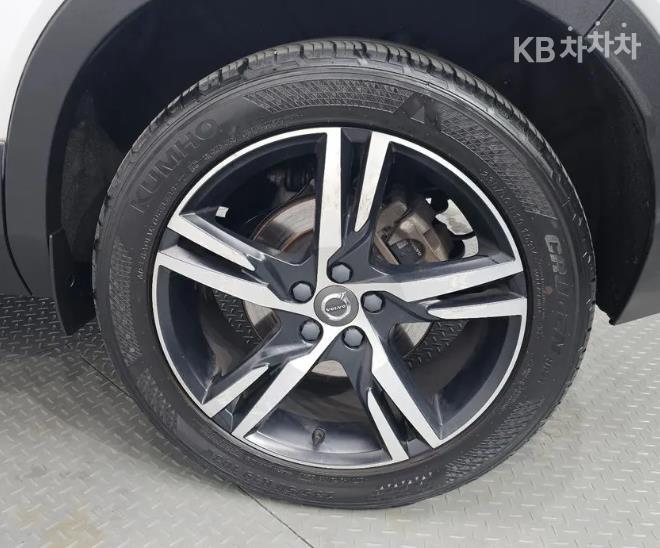 Volvo XC40 T4 AWD R-Design 4