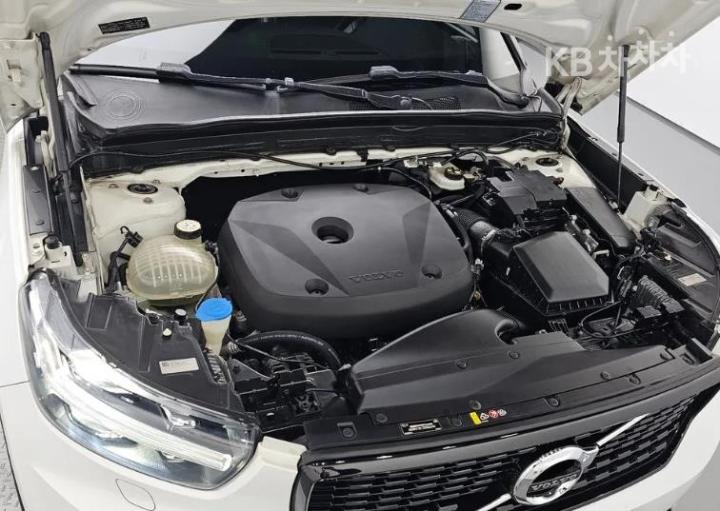 Volvo XC40 T4 AWD R-Design 5