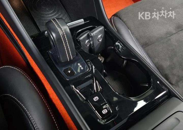 Volvo XC40 T4 AWD R-Design 8